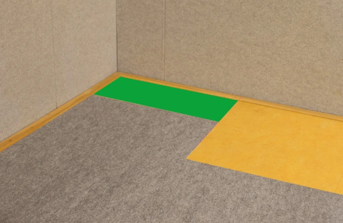 Passgenau zugeschnittenes Schutzbelag-Passstück in der Hallenecke